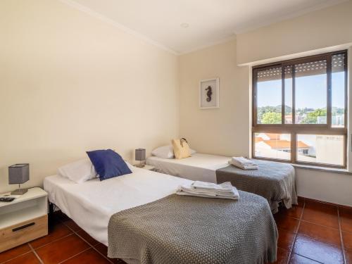 Katil atau katil-katil dalam bilik di Regatta - Beachfront and Sea Views