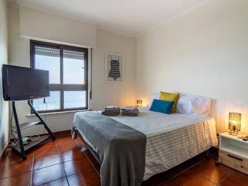 Regatta - Beachfront and Sea Views