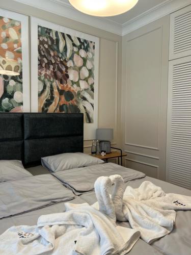 Ένα ή περισσότερα κρεβάτια σε δωμάτιο στο LTS RENT Luxury & Comfortable Villa Angielska Grobla