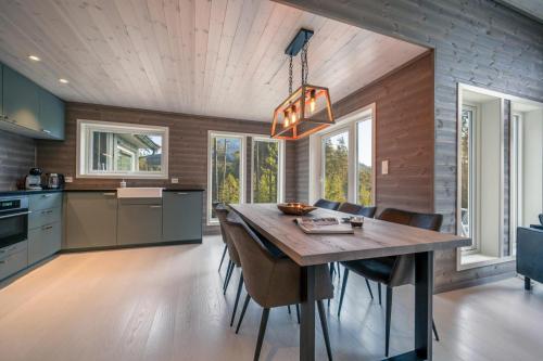 Η κουζίνα ή μικρή κουζίνα στο Jörd Hytte - 8p - With Sauna & Hot Tub