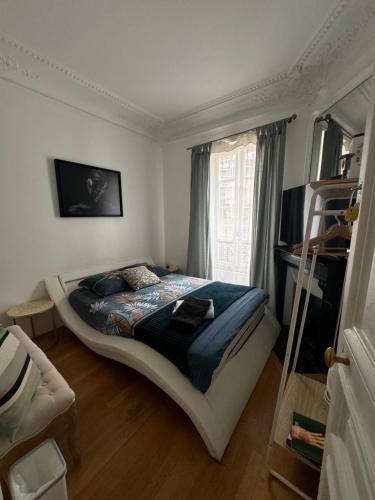 Photo de la galerie de l'établissement Guest Room nearby Champs Elysées, à Paris