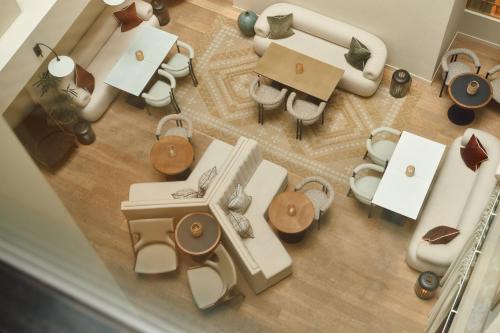an overhead view of a living room with furniture at Att I Kvadraturen in Oslo