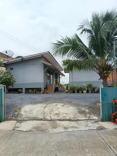 Bangunan di mana terletaknya rumah percutian