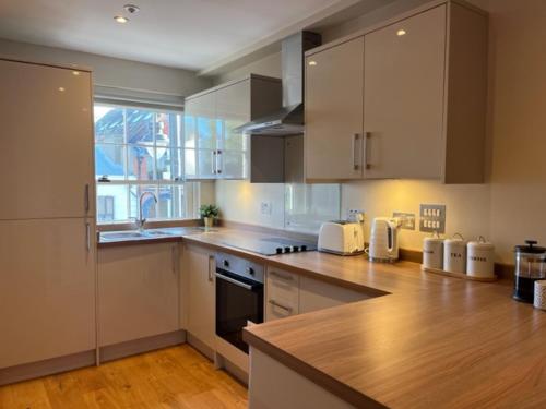 Kuchyň nebo kuchyňský kout v ubytování Charming 1 BR apt in town centre