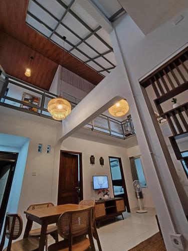 Телевизор и/или развлекательный центр в Guest House Djumah Damai