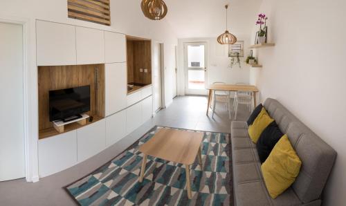 Et opholdsområde på Apartment for six people Jezera