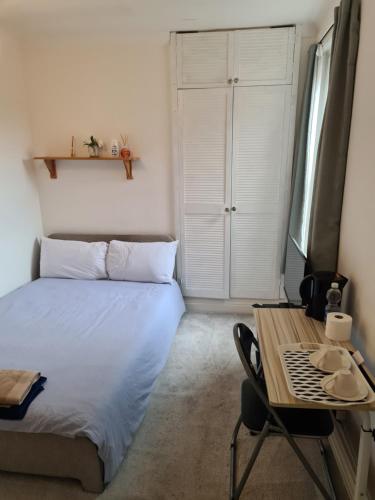 Fotografie z fotogalerie ubytování A private & beautiful bedroom with shared bathroom in the heart of Bournemouth v destinaci Bournemouth