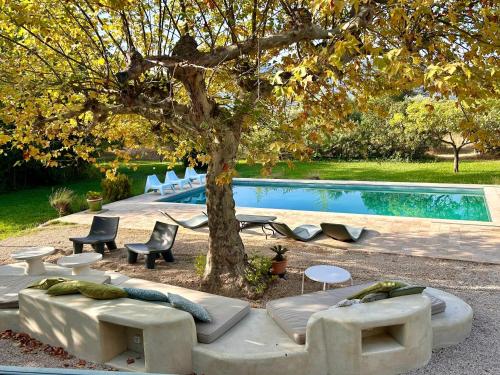 Grande Villa Provençale avec Piscine Privée à Gémenos