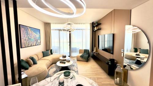 Luxury 2BR w Waterfront View & Smart Controls by Vibel