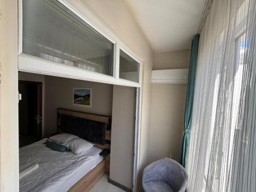 a bedroom with a bunk bed and a window at Bolu Deluxe Otel in Bolu