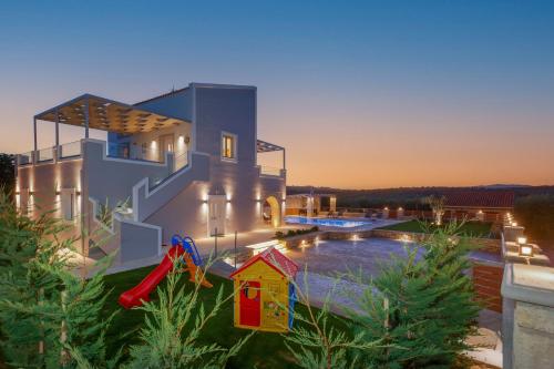 Πισίνα στο ή κοντά στο Villa Chara by Estia