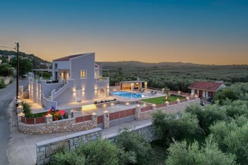 Πισίνα στο ή κοντά στο Villa Chara by Estia