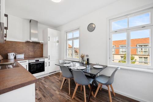 Η κουζίνα ή μικρή κουζίνα στο BackHome - SUITE XL - Parkhaus - Fantastische Schlosslage - SmartTV - Waschmaschine - Netflix - 90qm - 24h Checkin - Apartment 2