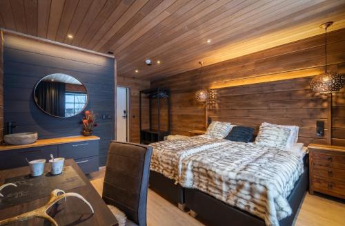 Ένα ή περισσότερα κρεβάτια σε δωμάτιο στο Wilderness Hotel Nellim & Igloos