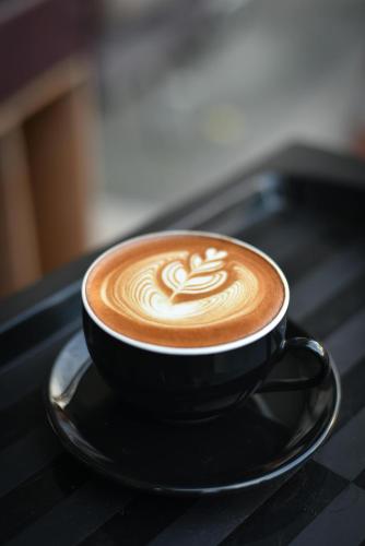 Utensilios para hacer té y café en Radisson RED Galway
