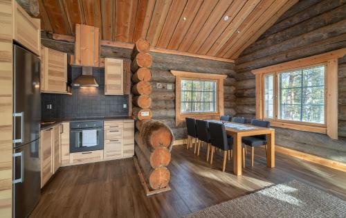 Η κουζίνα ή μικρή κουζίνα στο Wilderness Hotel Nellim & Igloos