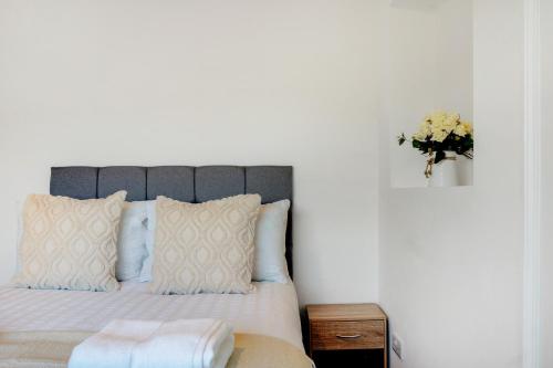 Postel nebo postele na pokoji v ubytování NEW! Insula Cottage 3BR FREE WIFI