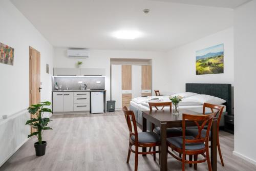 Kuchyň nebo kuchyňský kout v ubytování Apartmány LAGUNA