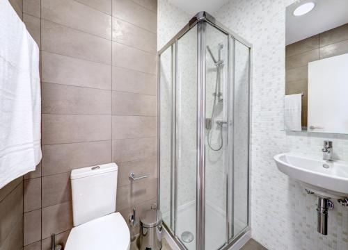 a bathroom with a shower and a toilet and a sink at Hotel do Mercado in Aveiro