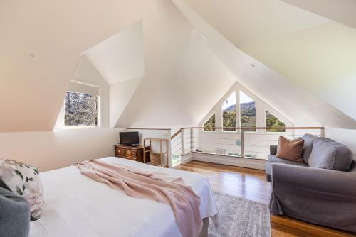 Una cama o camas en una habitación de The Drawing Rooms of Berry
