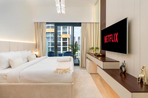 Ahlan HH - Stylish Studio with Pool & Gym, Azizi Riviera 26
