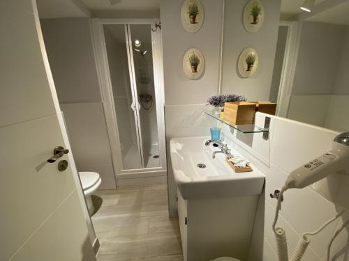 Koupelna v ubytování Apartamentos "Casa Abuelo Juan"
