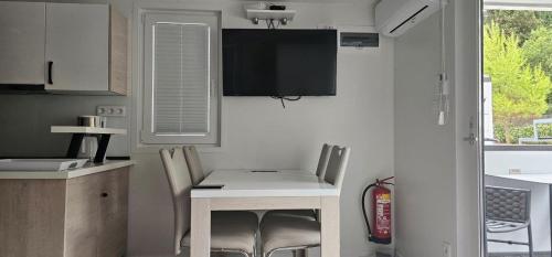 Η κουζίνα ή μικρή κουζίνα στο MarInnStro