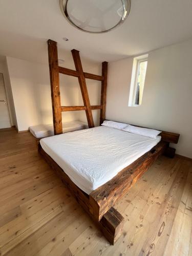 a bedroom with a wooden bed in a room at Ferienwohnungen Hopfenhaus in Spalt