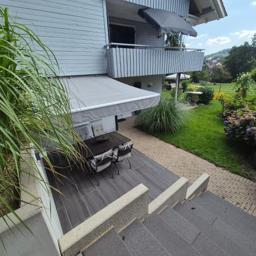 a patio with a picnic table on top of a house at Ferienwohnung Dorn in Lautertal