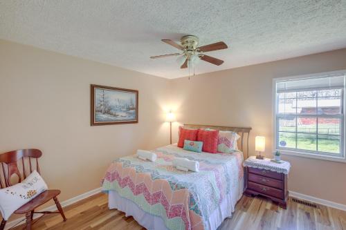 een slaapkamer met een bed en een plafondventilator bij Tracy City Home Near South Cumberland State Park! in Monteagle