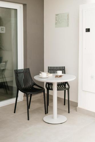 two chairs and a white table and a table and chairs at R2 HIGOS BEACH in Costa Calma