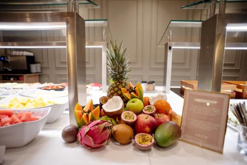 a table with a bunch of fruits and vegetables on it at Dolce CampoReal Lisboa in Turcifal