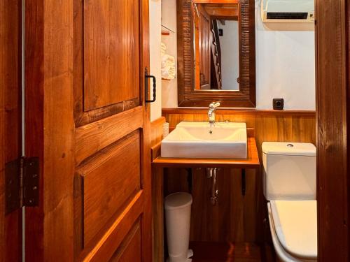 Ένα μπάνιο στο Alojamiento La HiguerAzul Gran Canaria