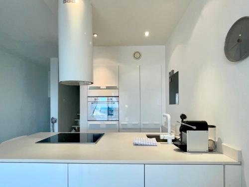 PGH N37 - Studio Vue Mer et Port, 8eme étage, Parking Privé