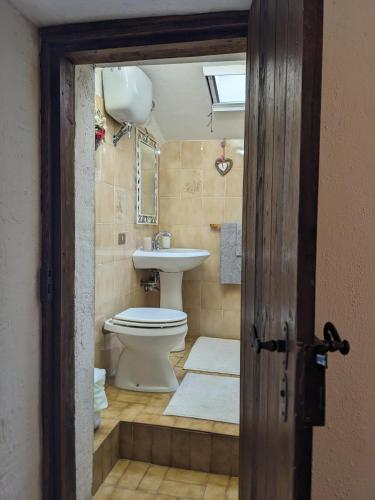 a bathroom with a toilet and a sink at Cuore del Castello in Arrone