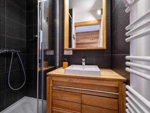 a bathroom with a sink and a shower at Condo Méribel Mottaret - Ski aux pieds, 3 chambres, 8 pers, WIFI - FR-1-355-202 in Les Allues
