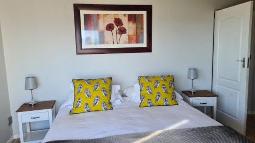 Ένα ή περισσότερα κρεβάτια σε δωμάτιο στο Golfers and holiday dreamhouse in Pinnacle Point Estate-Mossel Bay