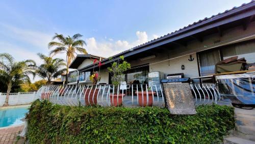 Πισίνα στο ή κοντά στο Seaview Family Home Southcoast