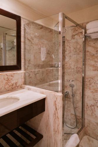Ένα μπάνιο στο Princess Resort, Santikos Collection