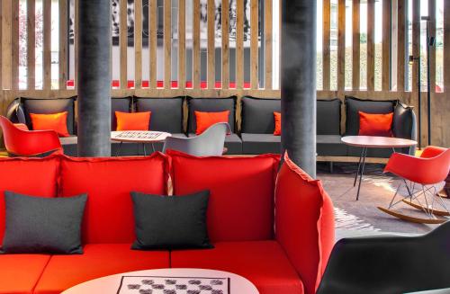 Χώρος καθιστικού στο ibis Clermont Ferrand Nord Riom