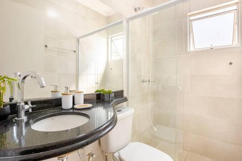 Koupelna v ubytování Dúplex do Poente, vista única a 5min da Rota do Vinho em São Roque SP