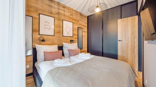 Ένα ή περισσότερα κρεβάτια σε δωμάτιο στο Apartamenty z widokiem na morze Perłowa Przystań -Holiday City