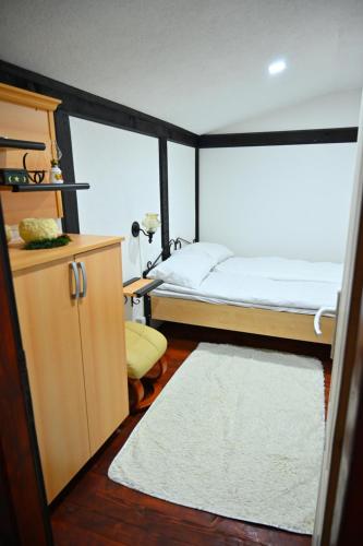 Postel nebo postele na pokoji v ubytování Gocki raj 2