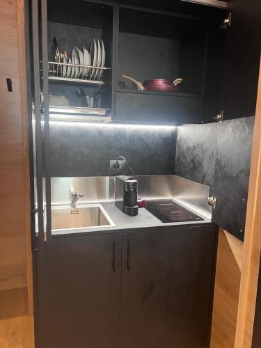 Η κουζίνα ή μικρή κουζίνα στο Anemone Bianco Suite Rooms