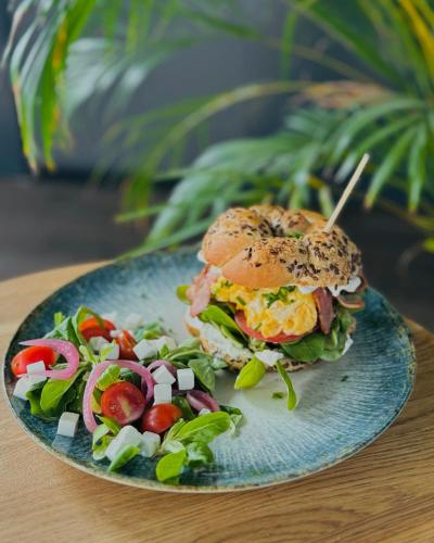 Mad på lejlighedshotellet eller i nærheden