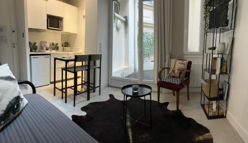 Kuchyňa alebo kuchynka v ubytovaní Charmant studio au coeur de Paris