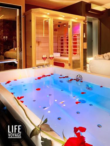 Foto LiFE VOYAGE RESIDENCE & SPA - Strasbourg's City Center Luxury Experience 2