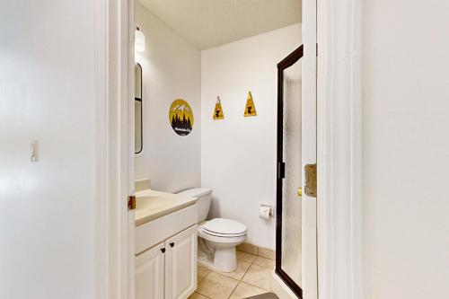 Bilik mandi di Circle House in the Smoky Mountains