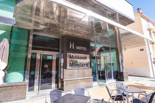 Bangunan di mana terletaknya hotel