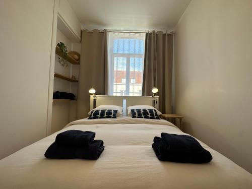 Postel nebo postele na pokoji v ubytování Appartement de Charme avec Balcon - Le Grand Large